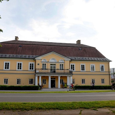 Stavanie maja 2